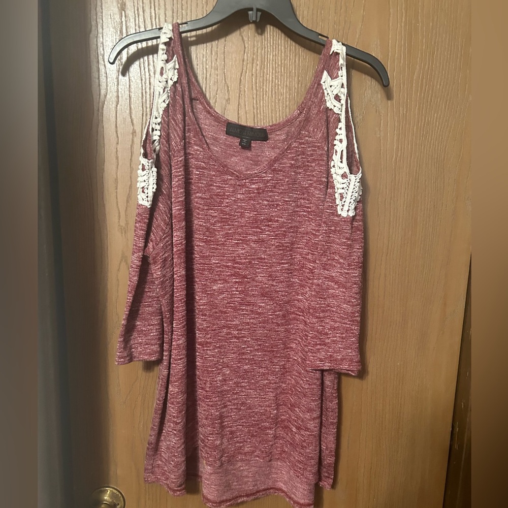 ALMOST FAMOUS long sleeve cold shoulder top. Burgundy and white.